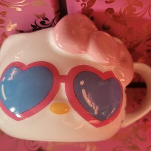 20oz Hello Kitty mug with pink bow